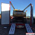Lading wordt geladen of vastgezet in een trailer van Vroegindewey