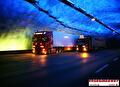 Vrachtwagen van Vroegindewey in de avond