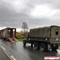 Lading wordt geladen of vastgezet in een trailer van Vroegindewey