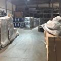 Lading wordt geladen of vastgezet in een trailer van Vroegindewey