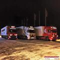 Vrachtwagen van Vroegindewey in de avond