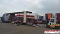 Lading wordt geladen of vastgezet in een trailer van Vroegindewey