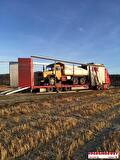 Lading wordt geladen of vastgezet in een trailer van Vroegindewey