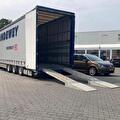 Lading wordt geladen of vastgezet in een trailer van Vroegindewey