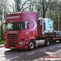Lading wordt geladen of vastgezet in een trailer van Vroegindewey
