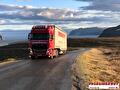 Vrachtwagen van Vroegindewey in het Noorse berglandschap