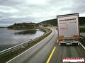 Vrachtwagen van Vroegindewey in het Noorse berglandschap