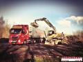 Lading wordt geladen of vastgezet in een trailer van Vroegindewey