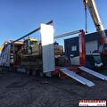 Lading wordt geladen of vastgezet in een trailer van Vroegindewey